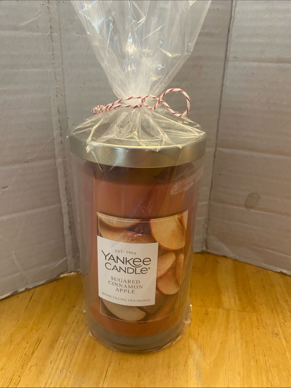 Yankee Candle Sugared Cinnamon Apple large 14.25 oz NWT - Picture 5 of 5